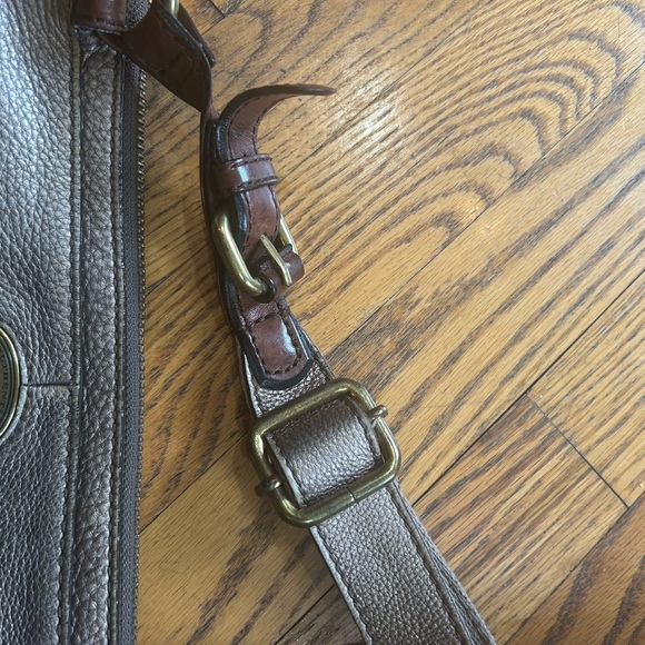 Metallic Gold Fossil Purse - Picture 5 of 8